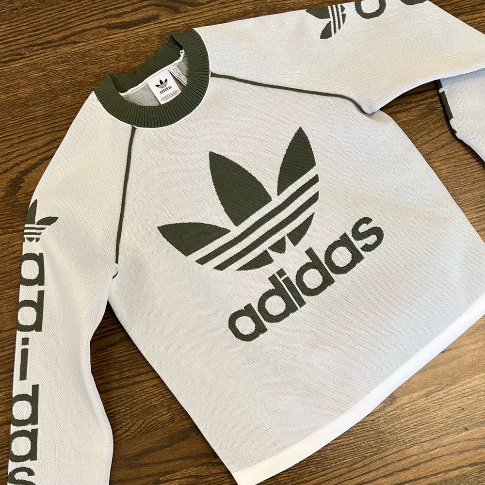 EUC women’s knit adidas crew sweater size XS